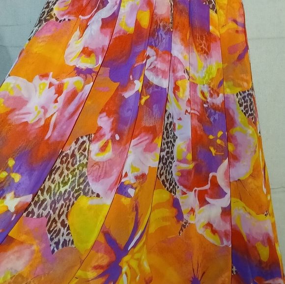 Very Sexy by Victoria's Secret Vibrant Floral Babydoll Gown - Picture 4 of 14